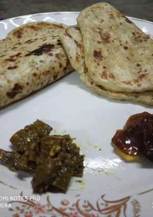 A picture of Aaloo paratha.