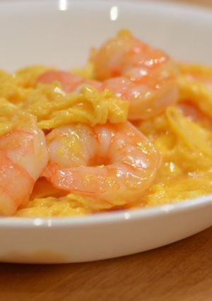 A picture of Chinese Stir-Fried Shrimp and Eggs.