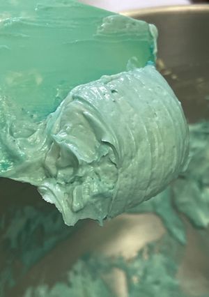Una foto de Buttercream de merengue suizo