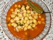 Una foto de garbanzo con tocino