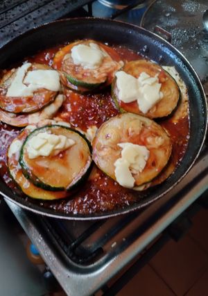Una foto de Zapallitos Italianos a la Napolitana en Sartén