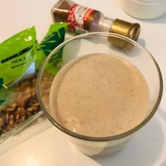 A picture of Walnut and Banana Smoothie.