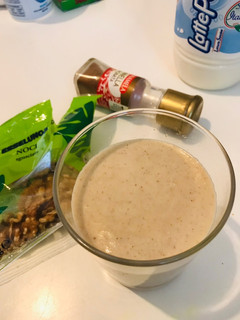 A picture of Walnut and Banana Smoothie.