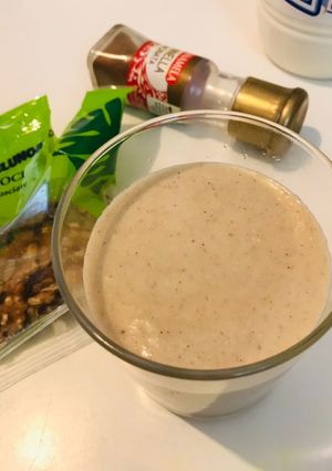 A picture of Walnut and Banana Smoothie.