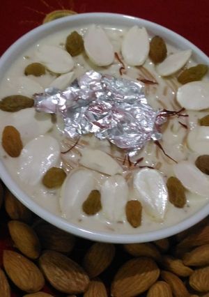 A picture of Sheer khurma.