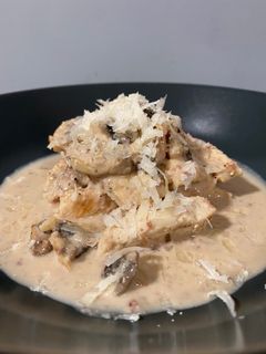 Una foto de Pechuga de pollo con paté a la pimienta 🧂