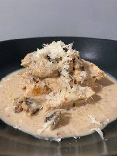 Una foto de Pechuga de pollo con paté a la pimienta 🧂