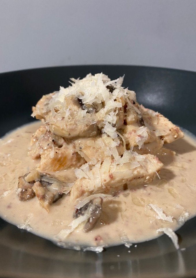 Una foto de Pechuga de pollo con paté a la pimienta 🧂