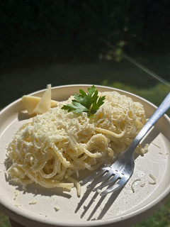 Sajtos-tejfölös spagetti recept fotója