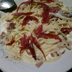 A picture of Carbonara with salami.
