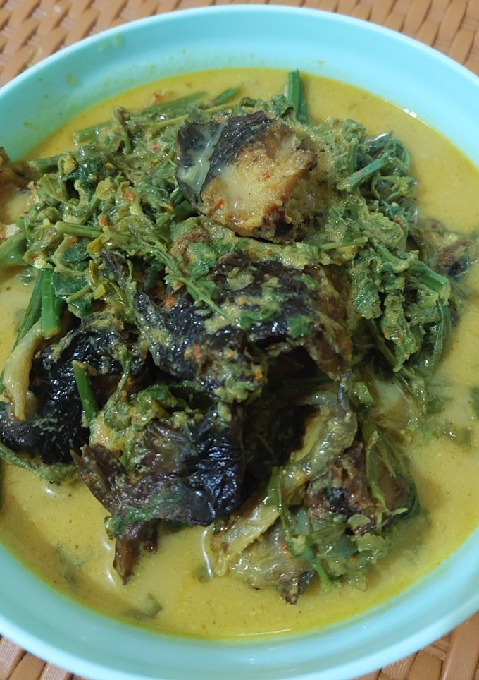 Foto resep Gulai ikan Asap Sayur Pakis