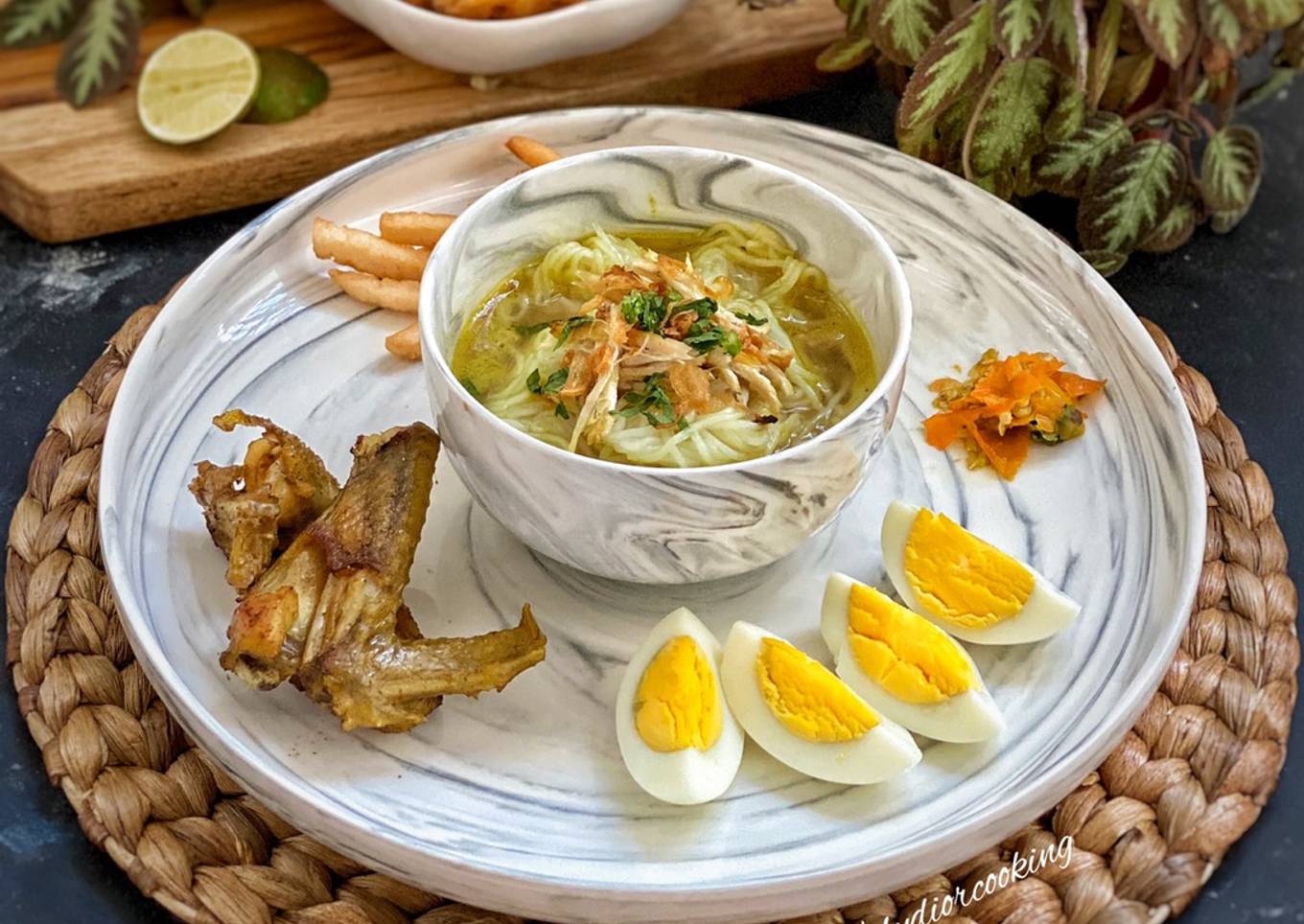 Bagaimana Menyiapkan Soto Ayam Kuning, Lezat Sekali