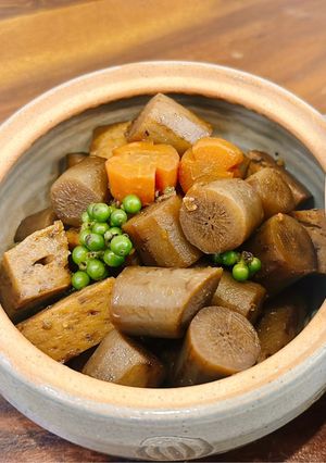 Hình của món Ngưu bàng kho nước dừa và tiêu xanh.
