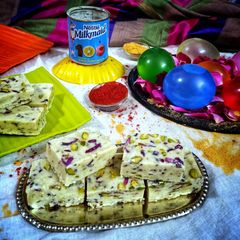 A picture of Thandai Chocolate Pista fudge.