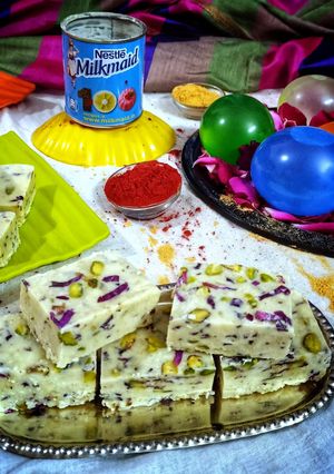 A picture of Thandai Chocolate Pista fudge.