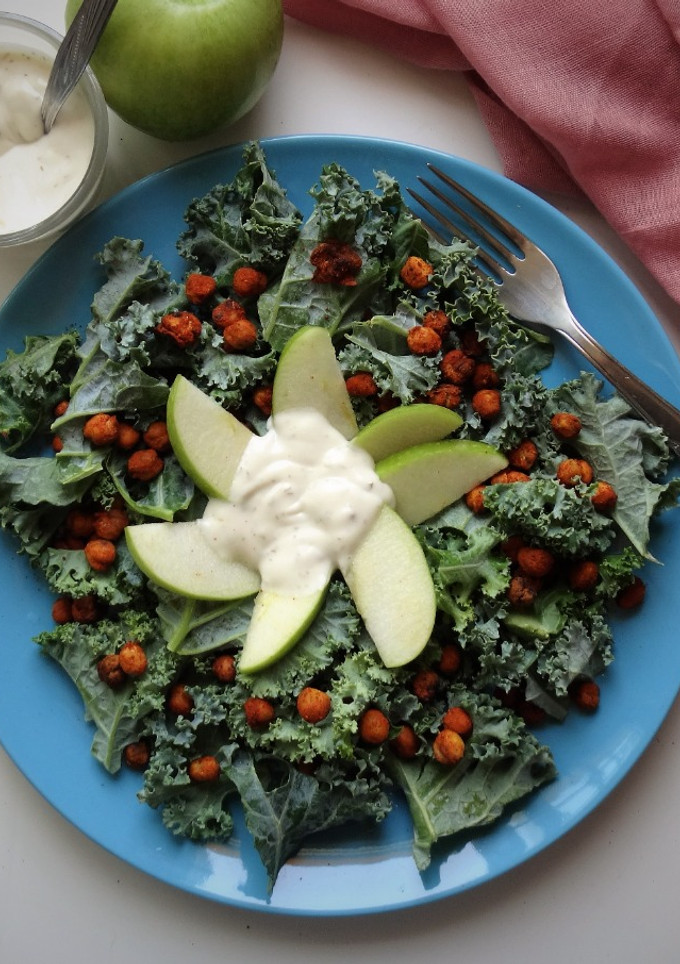 Una foto de Ensalada de garbanzos crujientes marroquíes