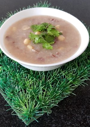 Hình của món Buổi sáng với cháo bồ câu hạt sen.