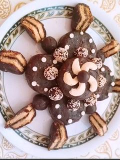 ખજૂર બિસ્કિટ (Khajur Biscuit Recipe in Gujarati) રેસીપી મુખ્ય ફોટો