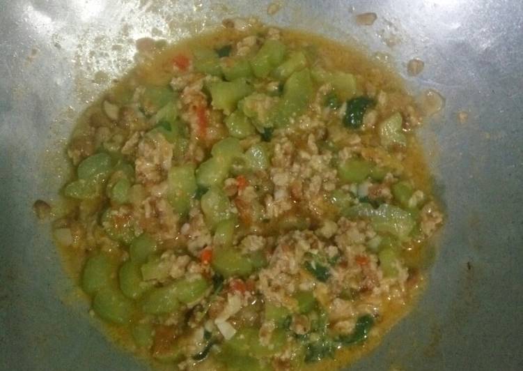 Tumis pare tempe kemangi