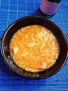 Paradicsomos vöröslencse főzelék virslivel recept fotója