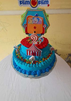 Una foto de Torta de dos pisos de plin plin