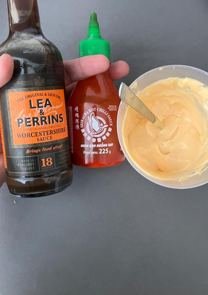 Una foto de Mahonesa de siracha (impresionante)