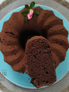 Una foto de Torta integral de chocolate y membrillo