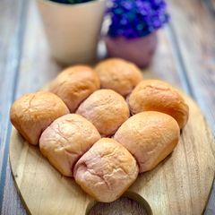 A picture of Purple Sweet Potatoes Bread with butter&milk filling.
