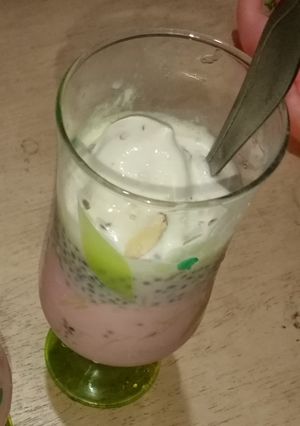 A picture of Ice cream drink.