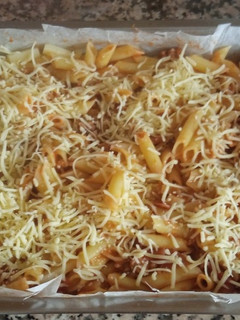 Una foto de Macarrones gratinados con jamón serrano