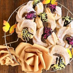 A picture of Rose cookies #bakeacookie.