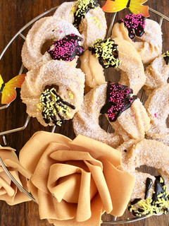 A picture of Rose cookies #bakeacookie.