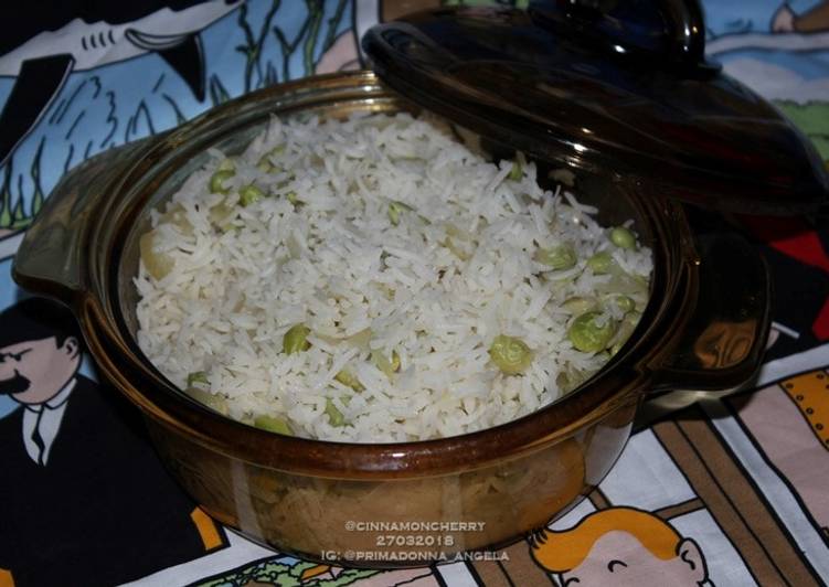 Steamed Rice with Edamame and Vegetable Stock (One Pot Recipe)
