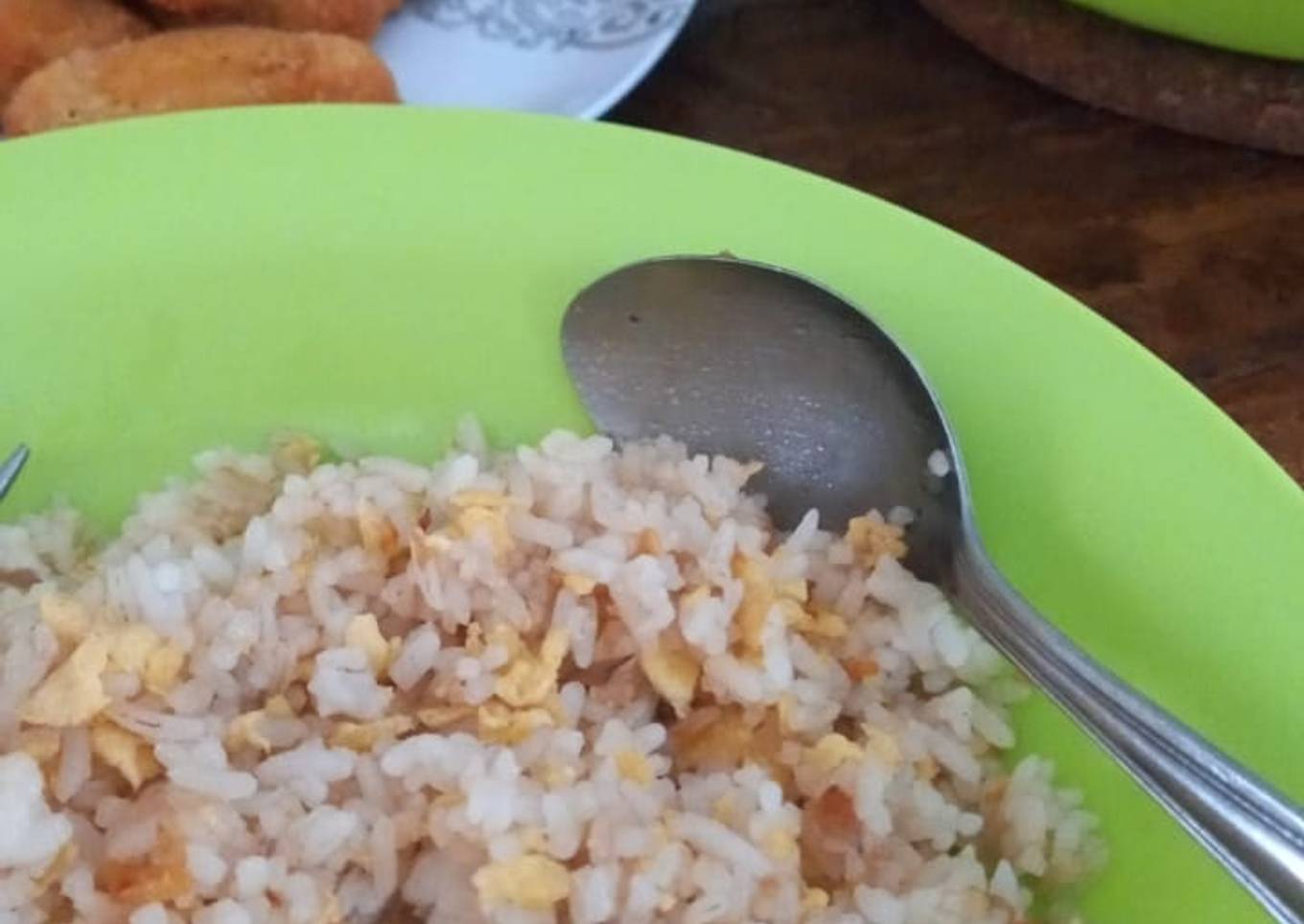 Nasi goreng untuk sarapan dengan cara kuno.