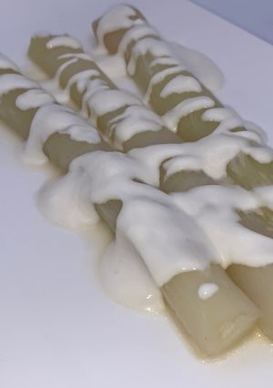 Une photo de Poireaux à la sauce vinaigrette blanche