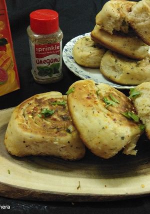 গার্লিক ব্রেড রোল (garlic bread roll recipe in Bengali) রেসিপির প্রধান ছবি
