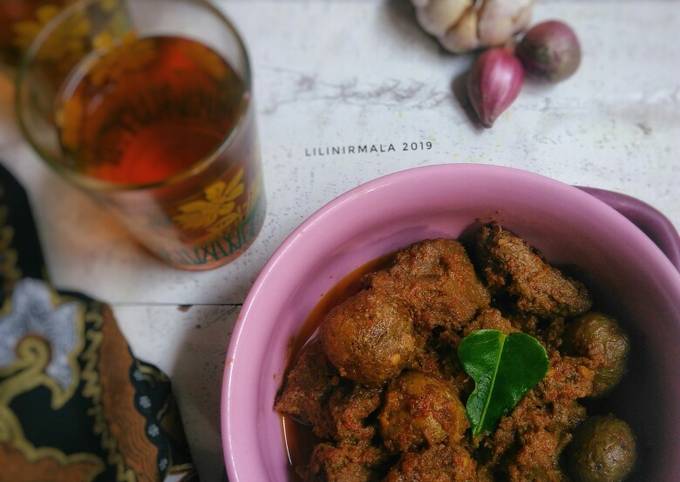 Langkah Mudah untuk Menyiapkan Rendang Daging Sapi Dan Kentang, Lezat Sekali