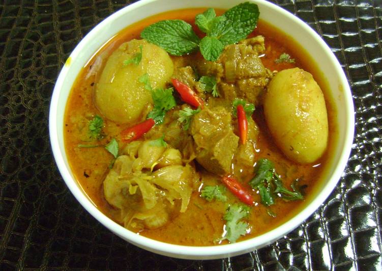 Mangshor Jhol (Mutton Curry - Bengali Style)