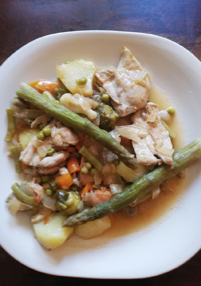 Una foto de Menestra de Pollo