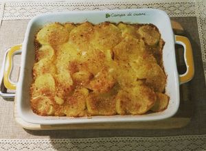 Foto di Tortino di patate a fette con spinaci, prosciutto e formaggio