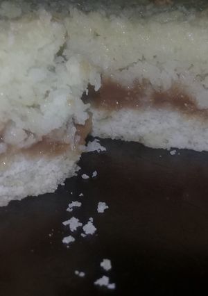 Una foto de Tarta de dulce de leche y crema de coco😋