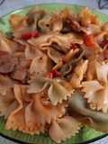 Lazos con pimiento rojo y cebolla