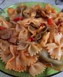 Lazos con pimiento rojo y cebolla