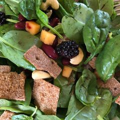 A picture of Baby Spinach, Blackberry and Tuna Salad.