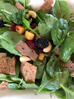 A picture of Baby Spinach, Blackberry and Tuna Salad.