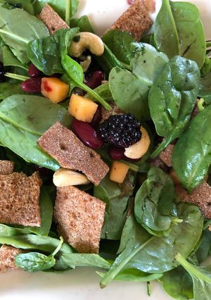 A picture of Baby Spinach, Blackberry and Tuna Salad.