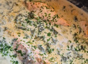Une photo de Pavés de saumon sauce à l'oseille en cocotte