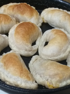 Una foto de Empanadas de carne para chuparse los dedos.... 🖐