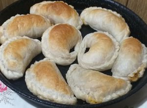 Una foto de Empanadas de carne para chuparse los dedos.... 🖐