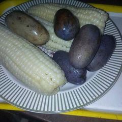 A picture of Boil white corn with pear (ube).